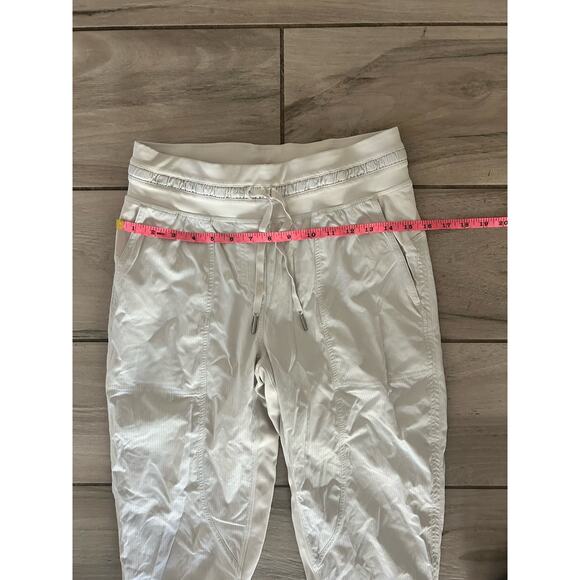 LULULEMON Dance Pant Studio Mid Rise Lined Crop Size 6 25" W6CLWS Beige Tan - Picture 4 of 7